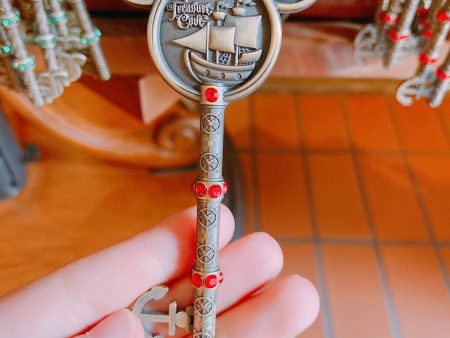 SHDL - Key Shaped Mickey Mouse Keychain x Treasure Cove Cheap